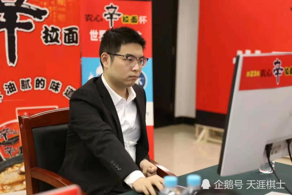 路上，宋婉婷掏出手机，准备给叶辰打个电话。